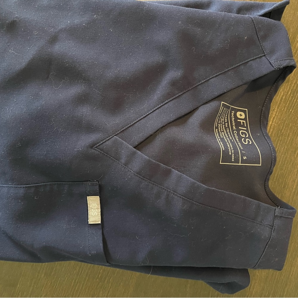 Figs 1 pocket top and joggers in navy-small